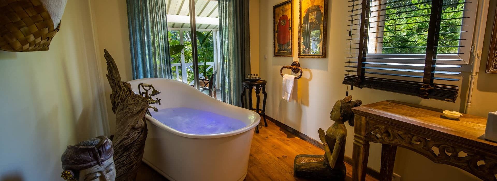Chambre indonesienne avec jacuzzi (1)
