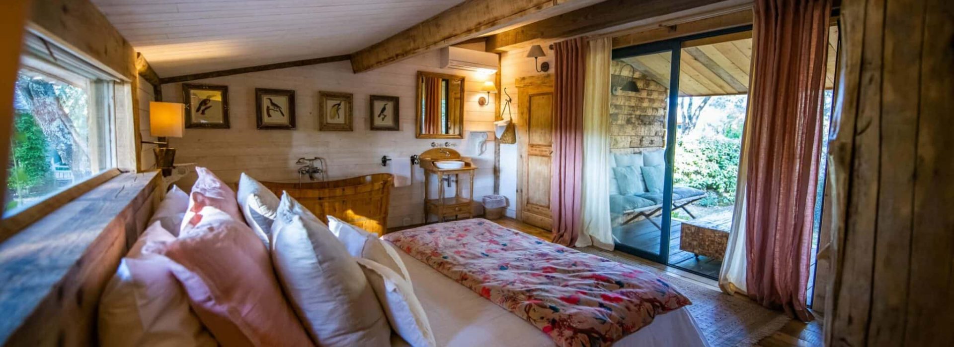 jacaranda_chambre_terrasse_villa_vanille_chambre_dhote_de_charme_boisseron_herault